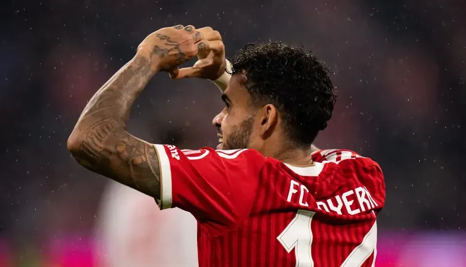 Hat-trick de ex-Porto no 'atropelo' do Bayern